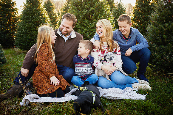 Holiday Tree Farm Mini Portrait Sessions at Sugar Pines Farm in Chesterland, Ohio