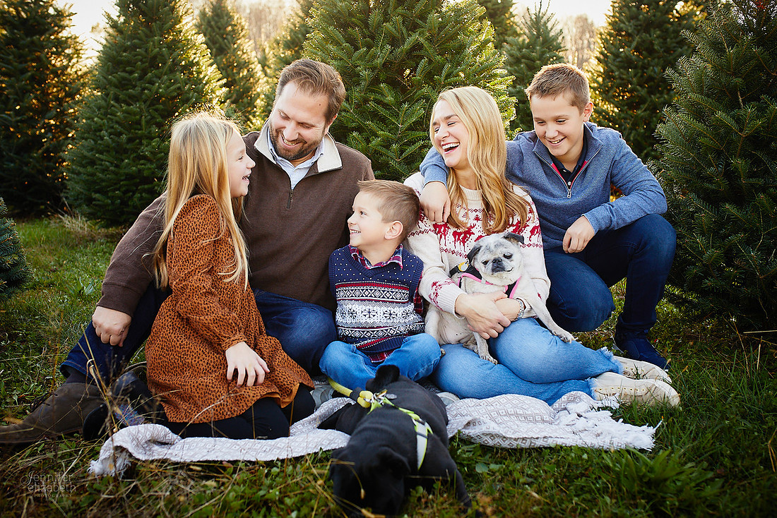 Holiday Tree Farm Mini Portrait Sessions at Sugar Pines Farm in Chesterland, Ohio