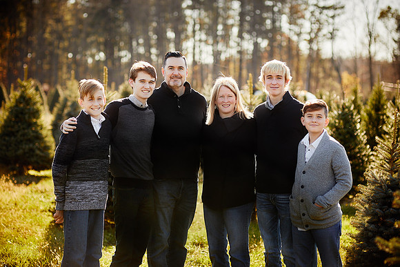 Holiday Tree Farm Mini Portrait Sessions at Sugar Pines Farm in Chesterland, Ohio