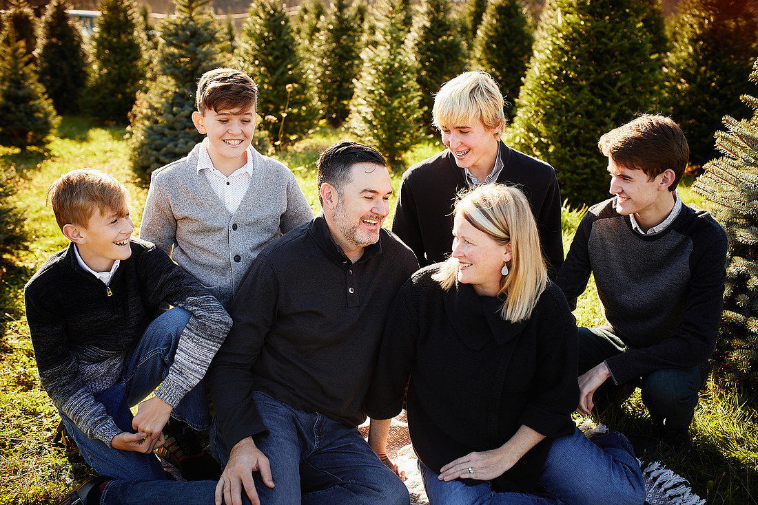 Holiday Tree Farm Mini Portrait Sessions at Sugar Pines Farm in Chesterland, Ohio