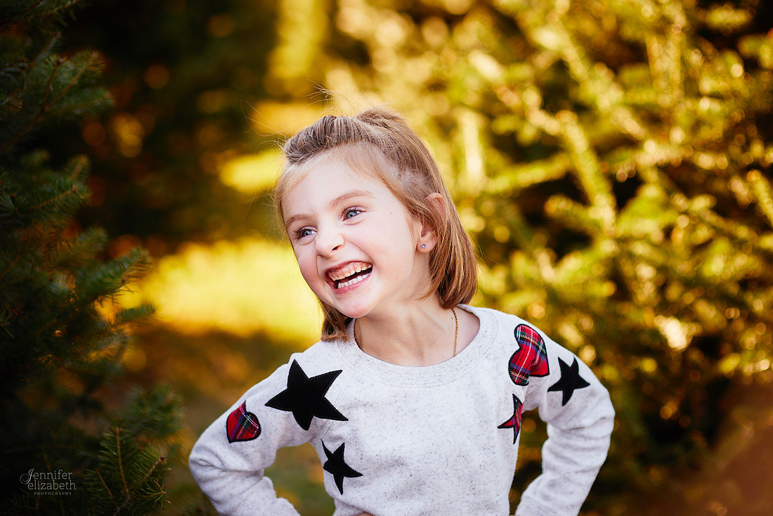 Holiday Tree Farm Mini Portrait Sessions at Sugar Pines Farm in Chesterland, Ohio