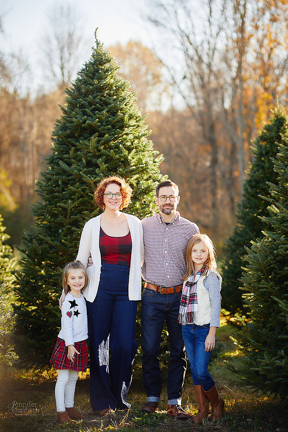 Holiday Tree Farm Mini Portrait Sessions at Sugar Pines Farm in Chesterland, Ohio