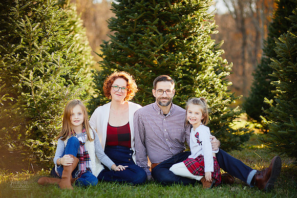 Holiday Tree Farm Mini Portrait Sessions at Sugar Pines Farm in Chesterland, Ohio