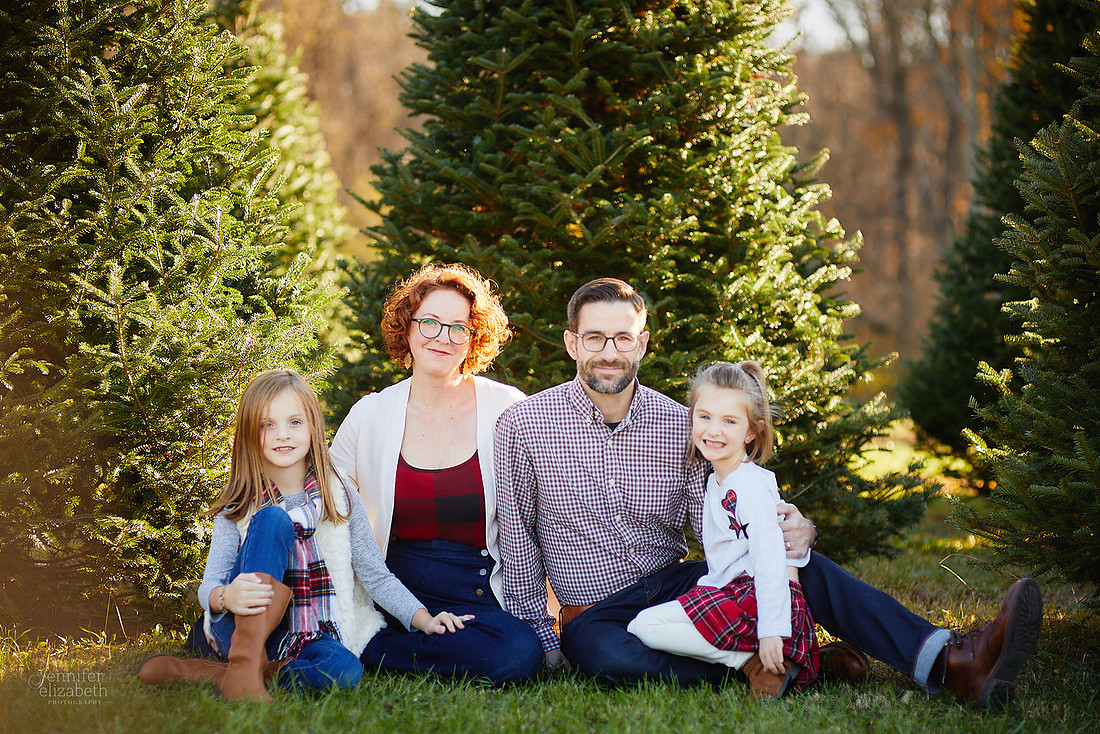 Holiday Tree Farm Mini Portrait Sessions at Sugar Pines Farm in Chesterland, Ohio