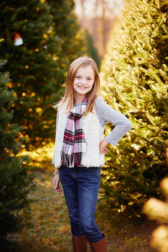 Holiday Tree Farm Mini Portrait Sessions at Sugar Pines Farm in Chesterland, Ohio