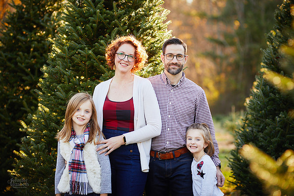 Holiday Tree Farm Mini Portrait Sessions at Sugar Pines Farm in Chesterland, Ohio