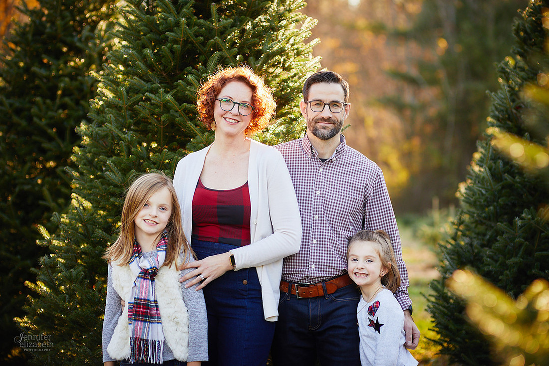 Holiday Tree Farm Mini Portrait Sessions at Sugar Pines Farm in Chesterland, Ohio