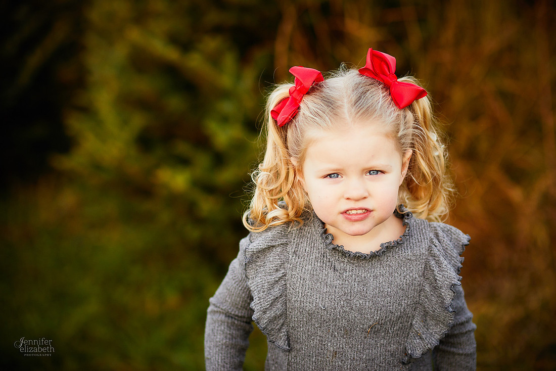 Holiday Tree Farm Mini Portrait Sessions at Sugar Pines Farm in Chesterland, Ohio