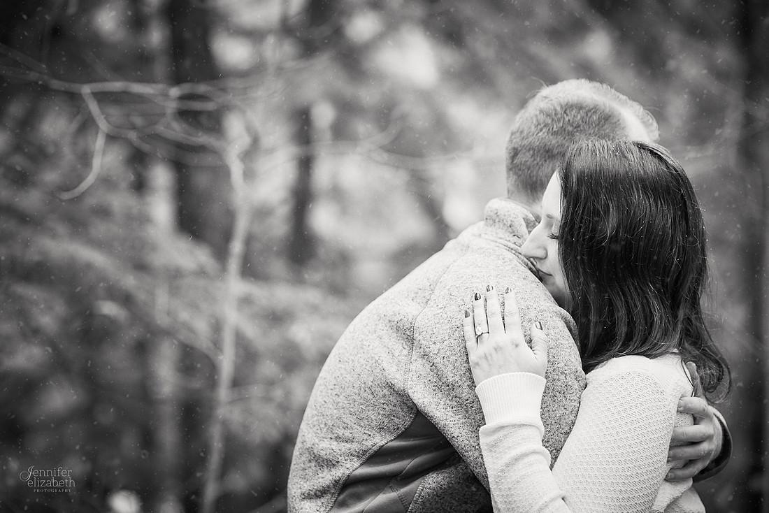 Janelle & Josh: Engagement Session in Brecksville Reservation