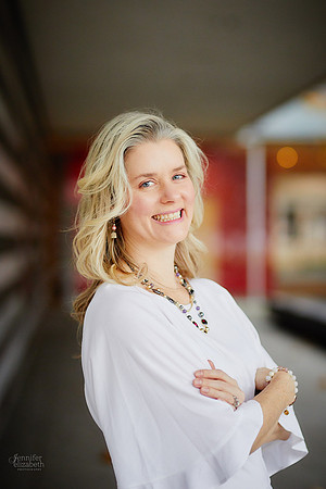 Sarah: Headshot Portrait Session at the Cleveland Museum of Art