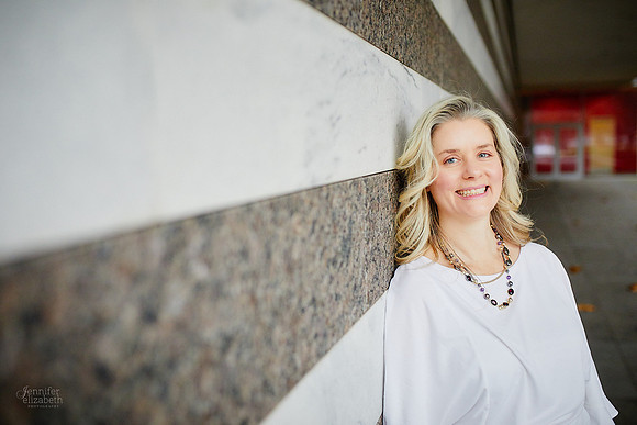 Sarah: Headshot Portrait Session at the Cleveland Museum of Art