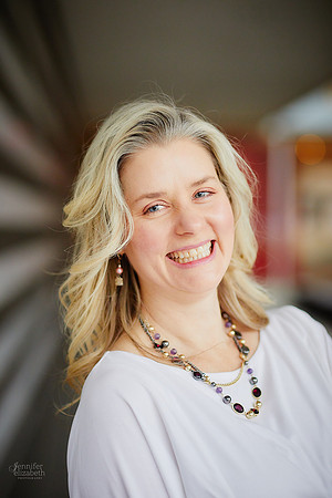 Sarah: Headshot Portrait Session at the Cleveland Museum of Art
