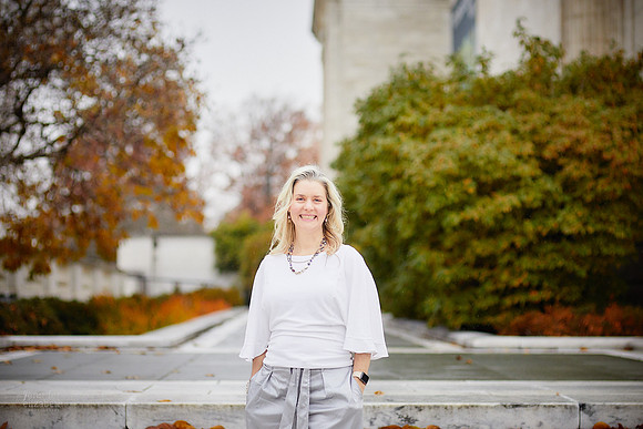 Sarah: Headshot Portrait Session at the Cleveland Museum of Art