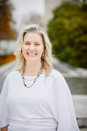 Sarah: Headshot Portrait Session at the Cleveland Museum of Art