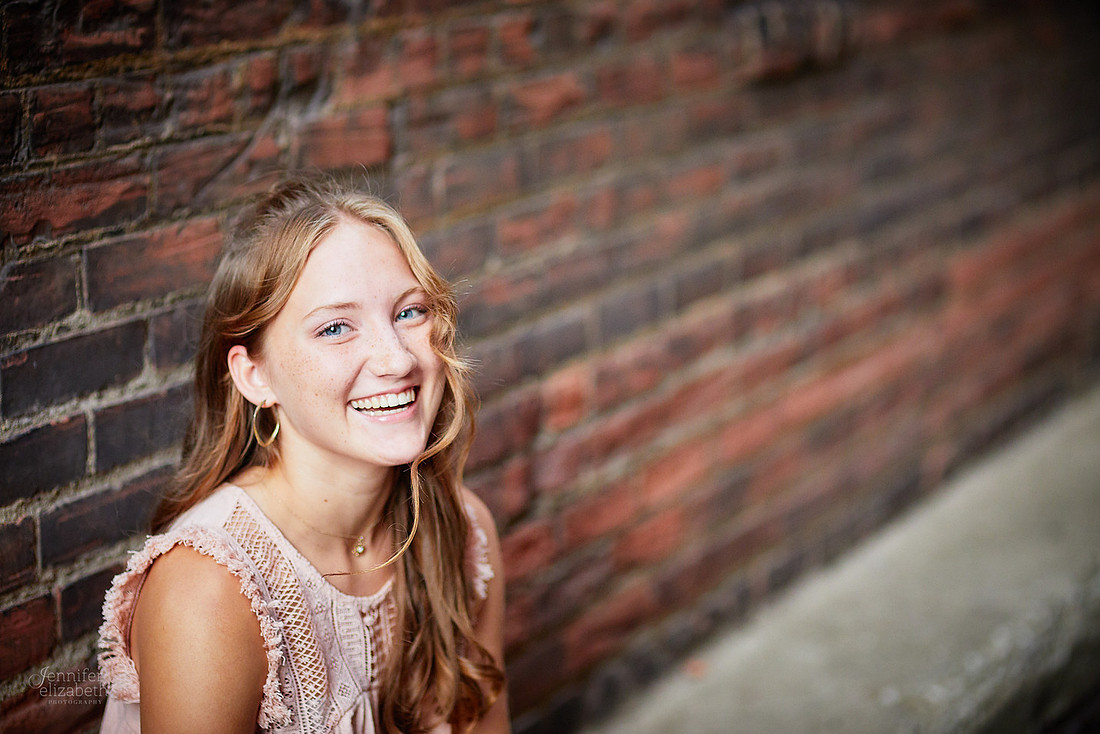 Analyse: Senior Portrait Session at The Arcade and East Fourth Street