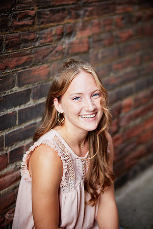 Analyse: Senior Portrait Session at The Arcade and East Fourth Street