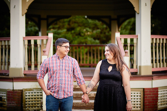 Meg & Tyler: Engagement Session at Boardman Park in Youngstown
