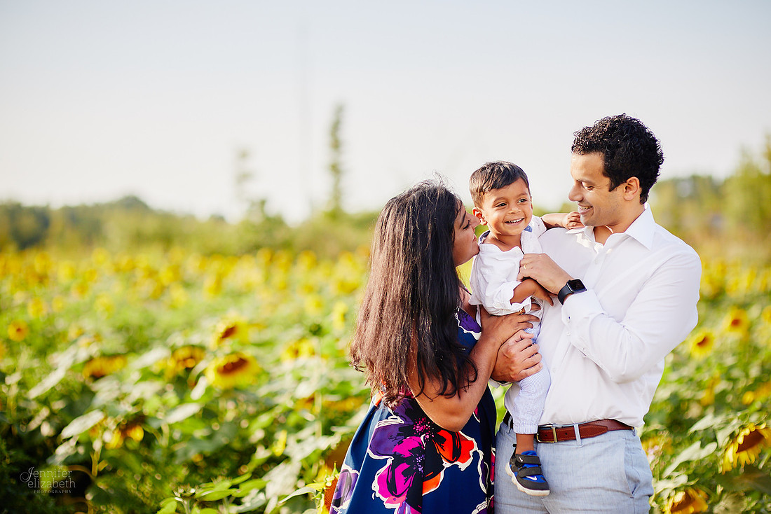 Sunflower Field Mini Sessions at Maria's Field of Hope