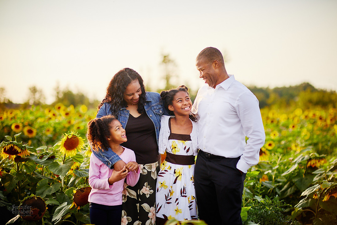 Sunflower Field Mini Sessions at Maria's Field of Hope