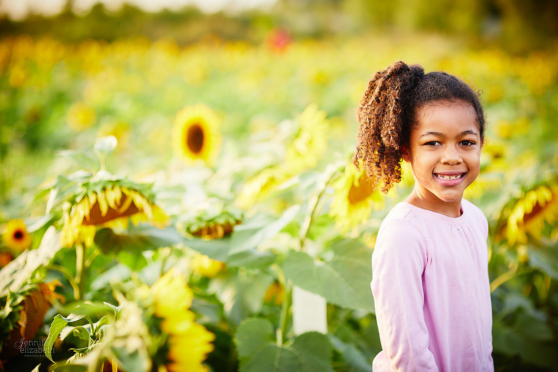 Sunflower Field Mini Sessions at Maria's Field of Hope