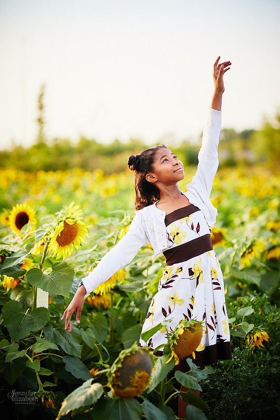 Sunflower Field Mini Sessions at Maria's Field of Hope