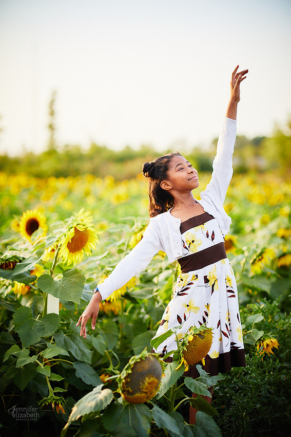 Sunflower Field Mini Sessions at Maria's Field of Hope