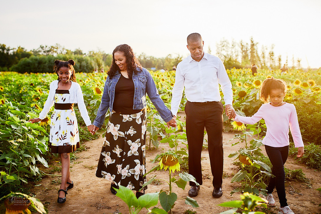 Sunflower Field Mini Sessions at Maria's Field of Hope