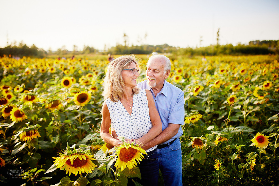 Sunflower Field Mini Sessions at Maria's Field of Hope