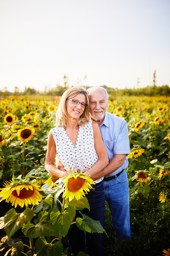Sunflower Field Mini Sessions at Maria's Field of Hope