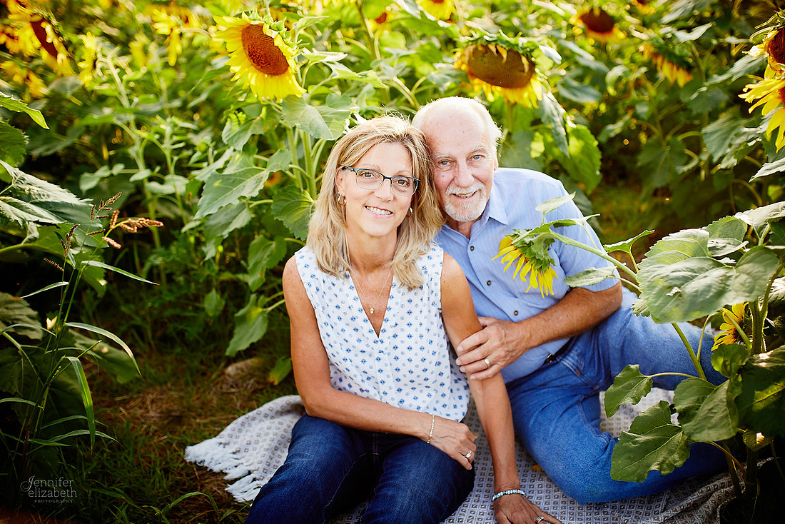 Sunflower Field Mini Sessions at Maria's Field of Hope