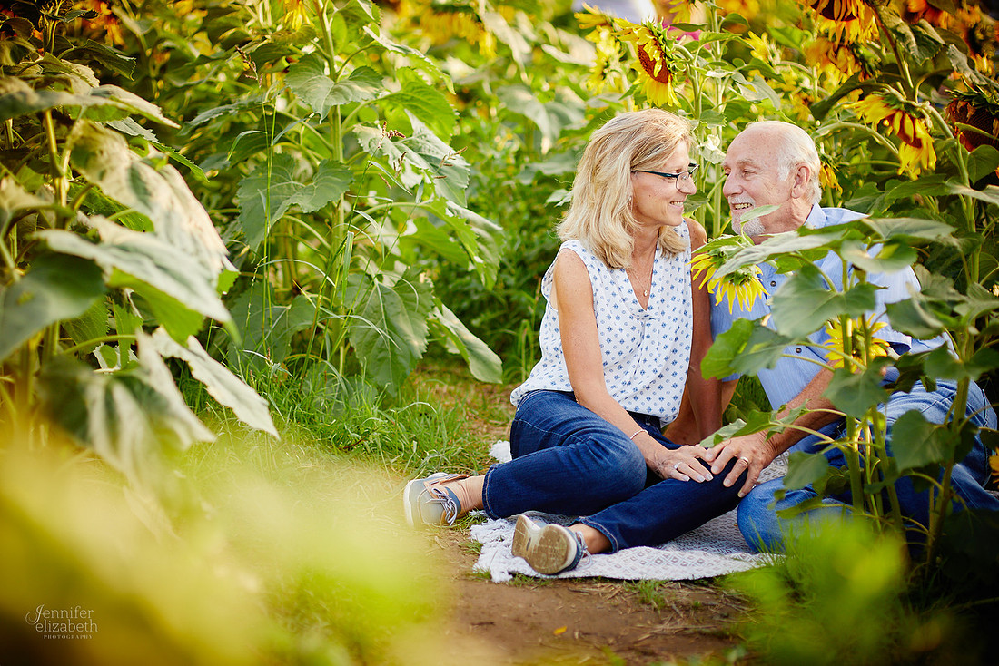 Sunflower Field Mini Sessions at Maria's Field of Hope