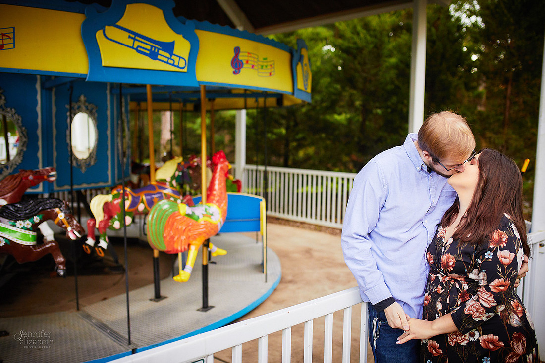 Seleste & Mark: Engagement Session at Schoepfle Gardens
