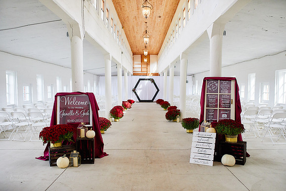 Janelle & Josh: Wedding at the O.C. Barber Piggery