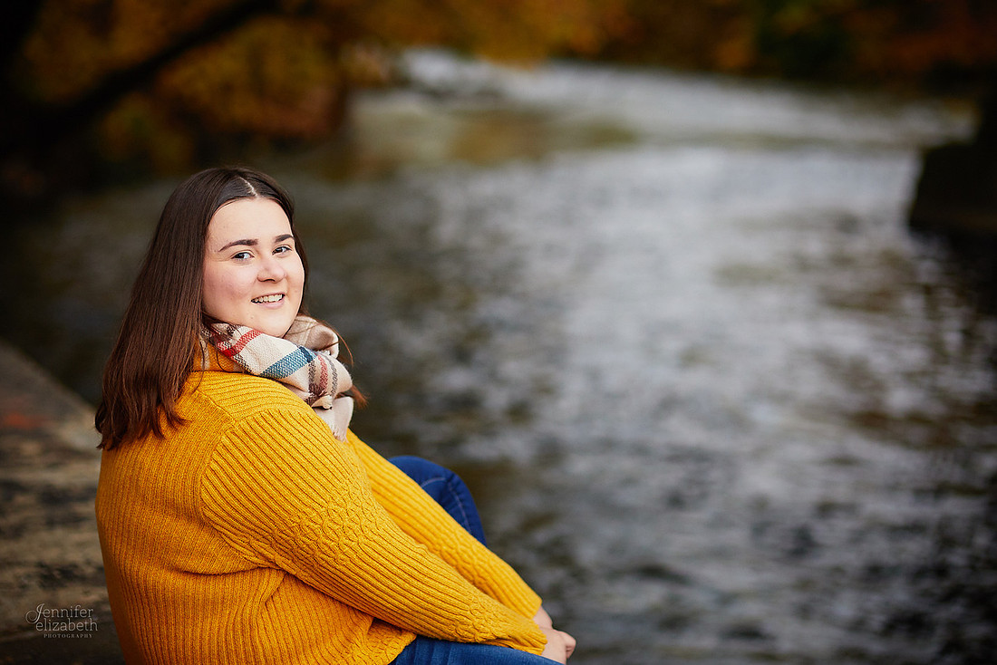 Kierstin: Senior Session in Downtown Kent