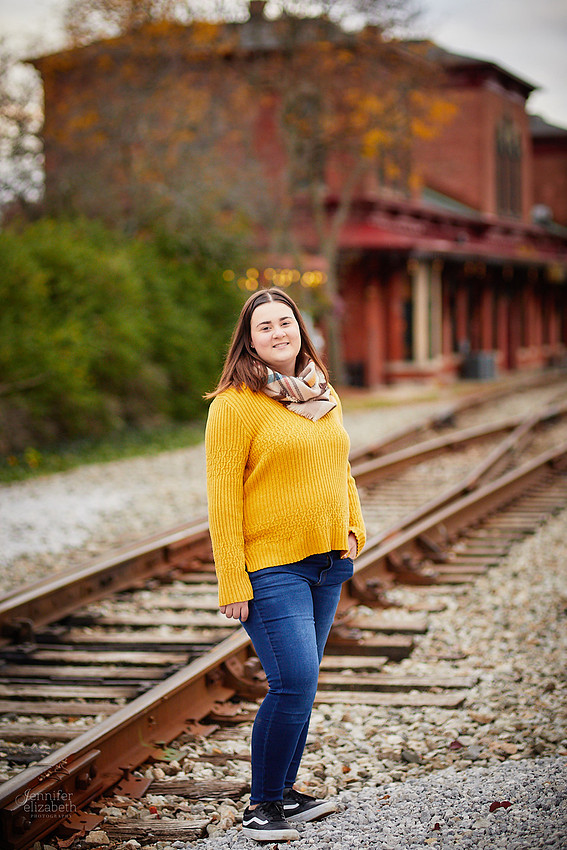 Kierstin: Senior Session in Downtown Kent