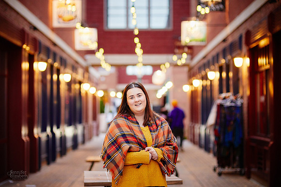 Kierstin: Senior Session in Downtown Kent
