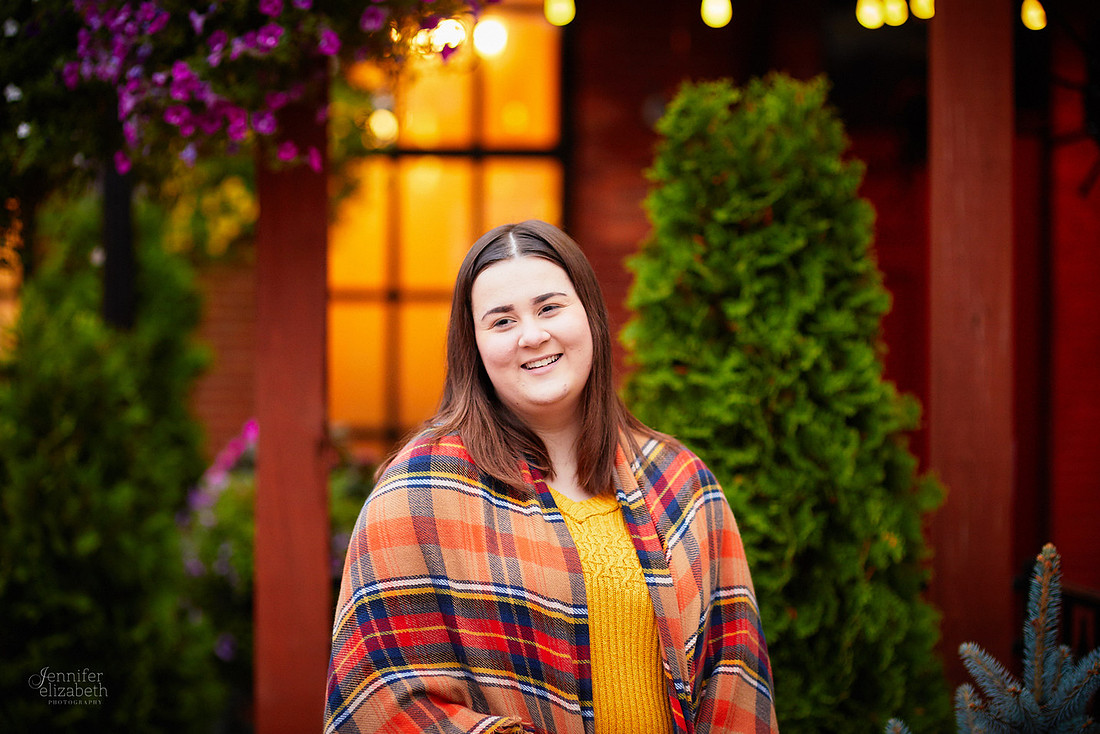 Kierstin: Senior Session in Downtown Kent
