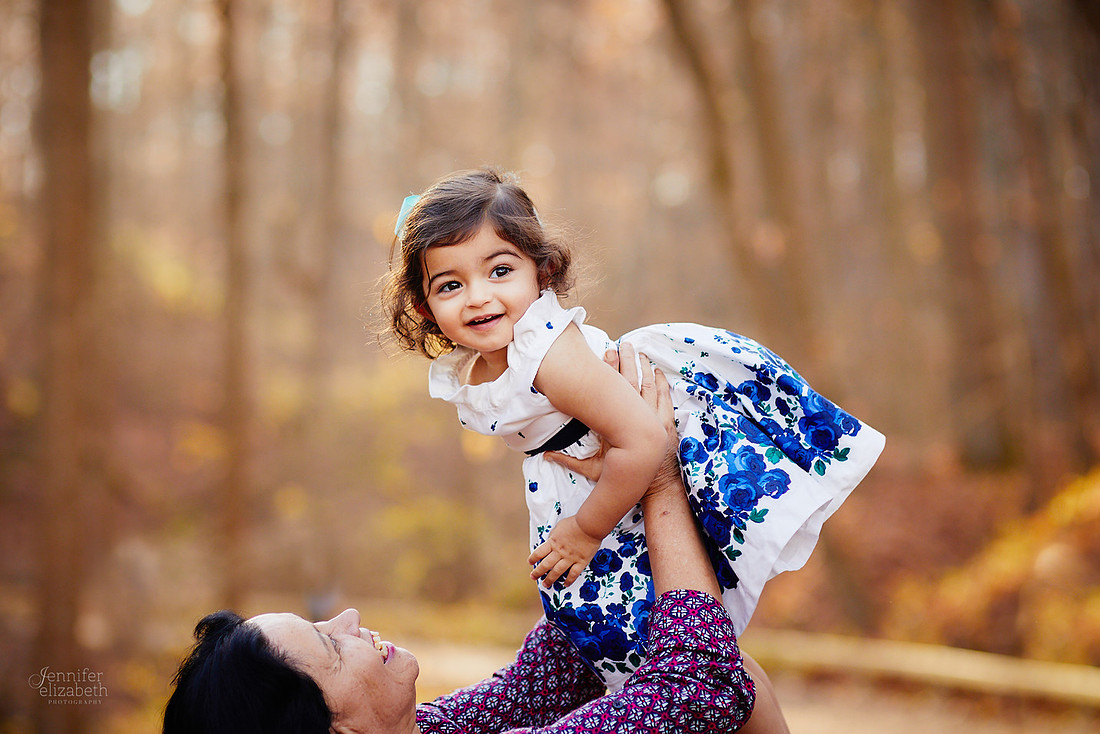 The S Family: Portrait Session at Squire's Castle in Willoughby Hills
