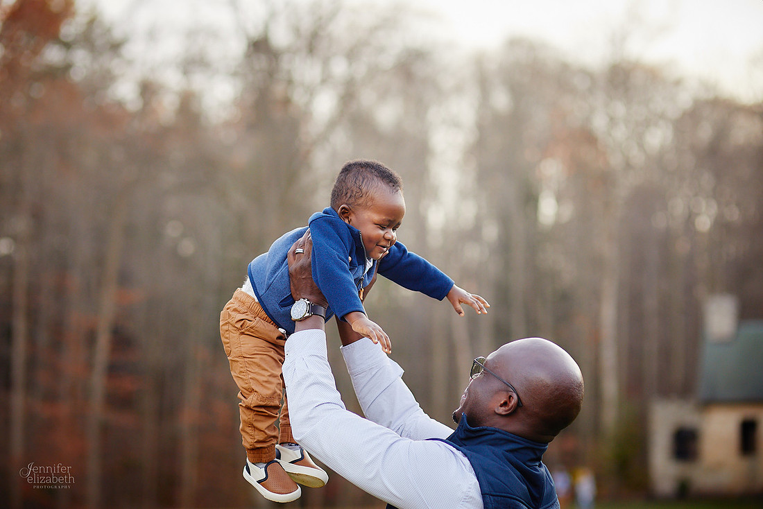 The R Family: Portrait Session at Squire's Castle in Willoughby Hills