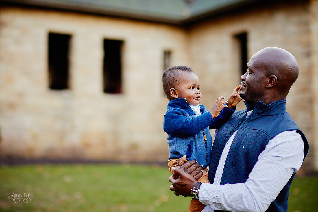 The R Family: Portrait Session at Squire's Castle in Willoughby Hills