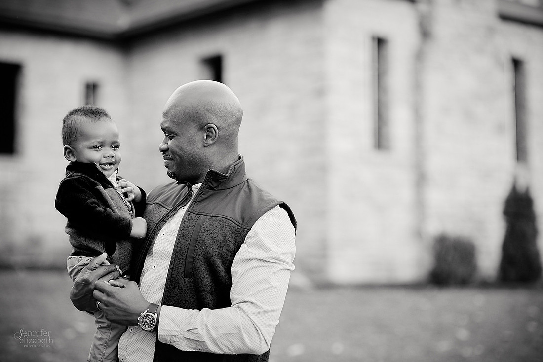 The R Family: Portrait Session at Squire's Castle in Willoughby Hills