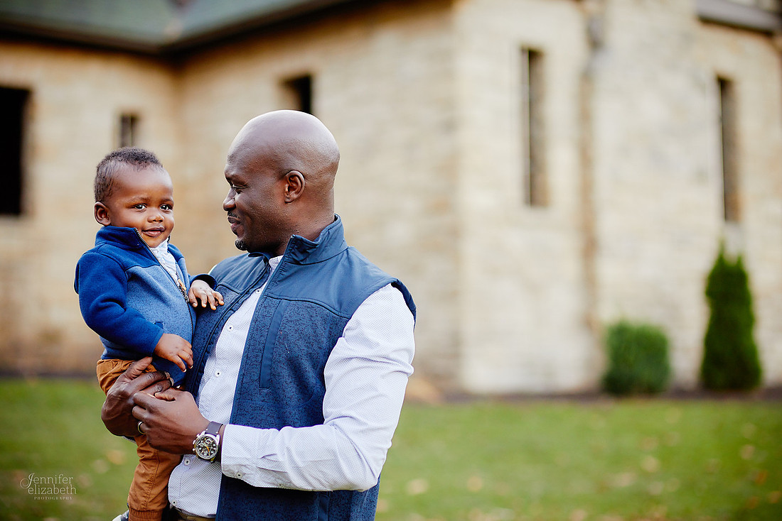 The R Family: Portrait Session at Squire's Castle in Willoughby Hills