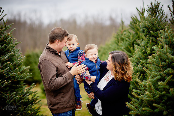 Christmas Mini Sessions at Sugar Pines Farm in Chesterland, Ohio