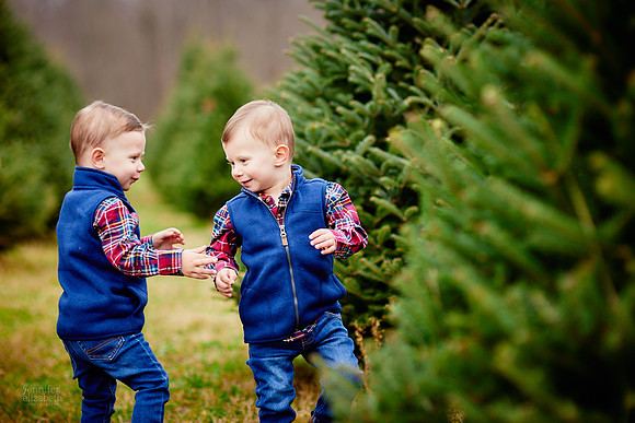 Christmas Mini Sessions at Sugar Pines Farm in Chesterland, Ohio