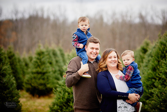 Christmas Mini Sessions at Sugar Pines Farm in Chesterland, Ohio