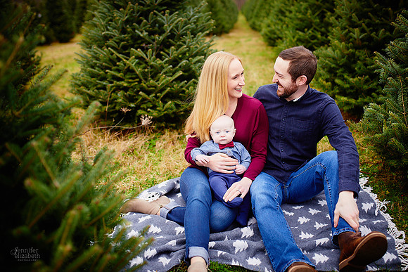 Christmas Mini Sessions at Sugar Pines Farm in Chesterland, Ohio