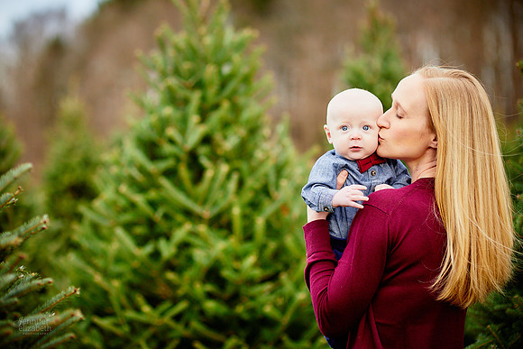 Christmas Mini Sessions at Sugar Pines Farm in Chesterland, Ohio