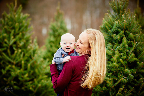 Christmas Mini Sessions at Sugar Pines Farm in Chesterland, Ohio
