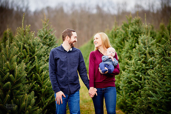 Christmas Mini Sessions at Sugar Pines Farm in Chesterland, Ohio