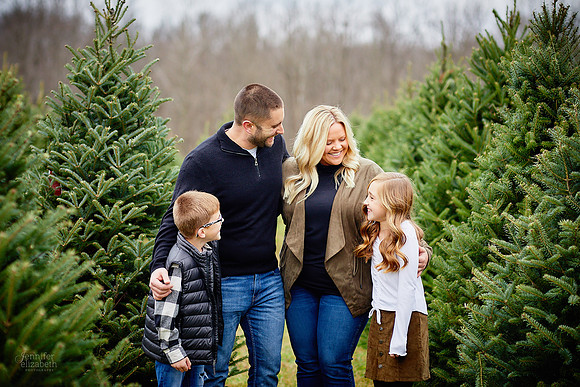 Christmas Mini Sessions at Sugar Pines Farm in Chesterland, Ohio